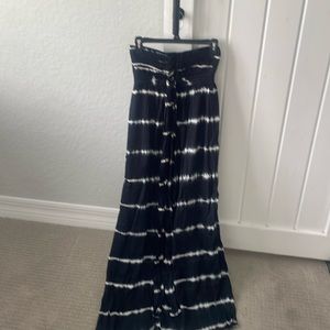 Ingear women’s black and white long flowy sundress.